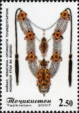 Tiered Necklace with Central Pendant (Mountain Region)