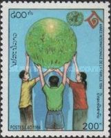 Children supporting the Earth