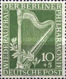Harp, laurel wreath