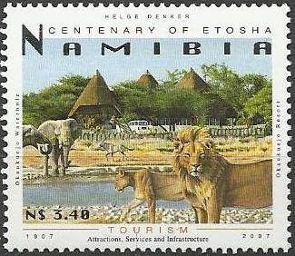 African Elephant (Loxodonta africana), Lion (Panthera leo)