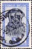 “Buadi-Muadi” mask with squared features