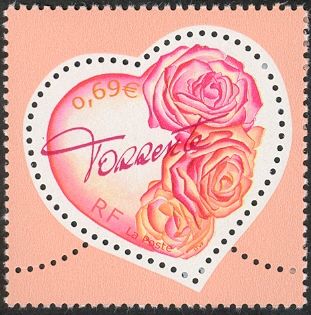 Torrente Heart with Bouquet of Roses