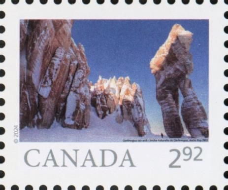 Qarlinngua Sea Arch, Nunavut