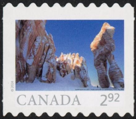 Qarlinngua Sea Arch, Nunavut